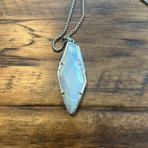 Kendra Scott Beatrice Iridescent White - Picture 2 of 2